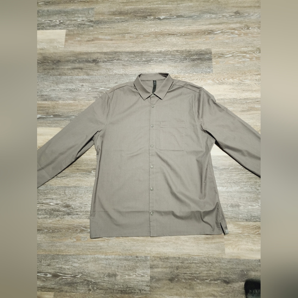 Lululemon - Button-down
